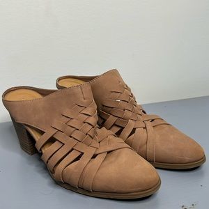 Universal Threads braided leather clogs, size 8.5